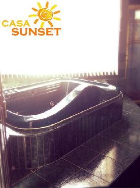 Jacuzzi (master bedroom)