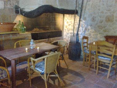 Nuestro barbacoa" La Bodeguita" para hacer una buena carne con verduras a la brasa!!