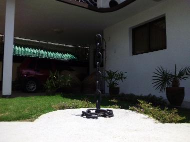 DETALLE DE UNA ESCULTURA DEL JARDIN