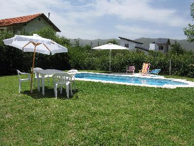 Pileta y jard�n particular