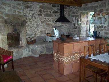 Cocina con chimenea