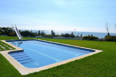 piscina privada con tobogg�n