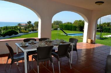 terraza con vistas al mar