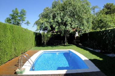 piscina privada y jardn