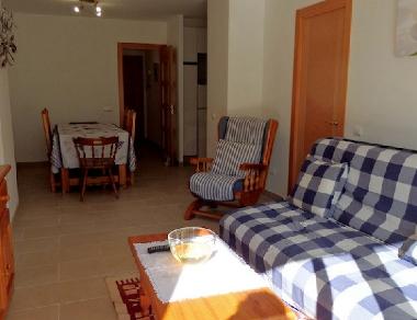 saln con sofa cama doble y comedor 