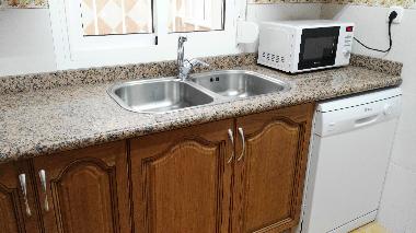 Cocina: lavavajillas, microondas, gel lavavajillas