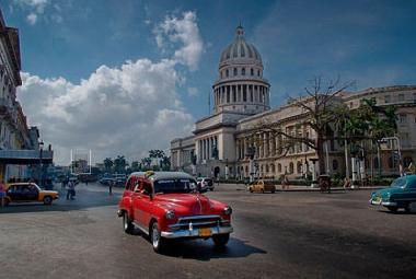 En el edificio marcado a la izquierda