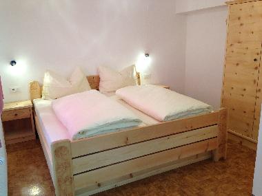 habitacin doble en apartamento para 2/3 personas