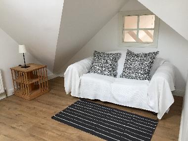 Salita de descanso y lectura en el piso de arriba.