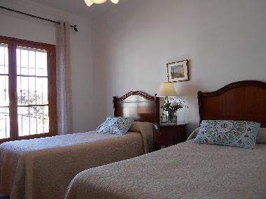 Dormitorio doble con armario empotrado y aire acondicionado (Fr�o-Calor)